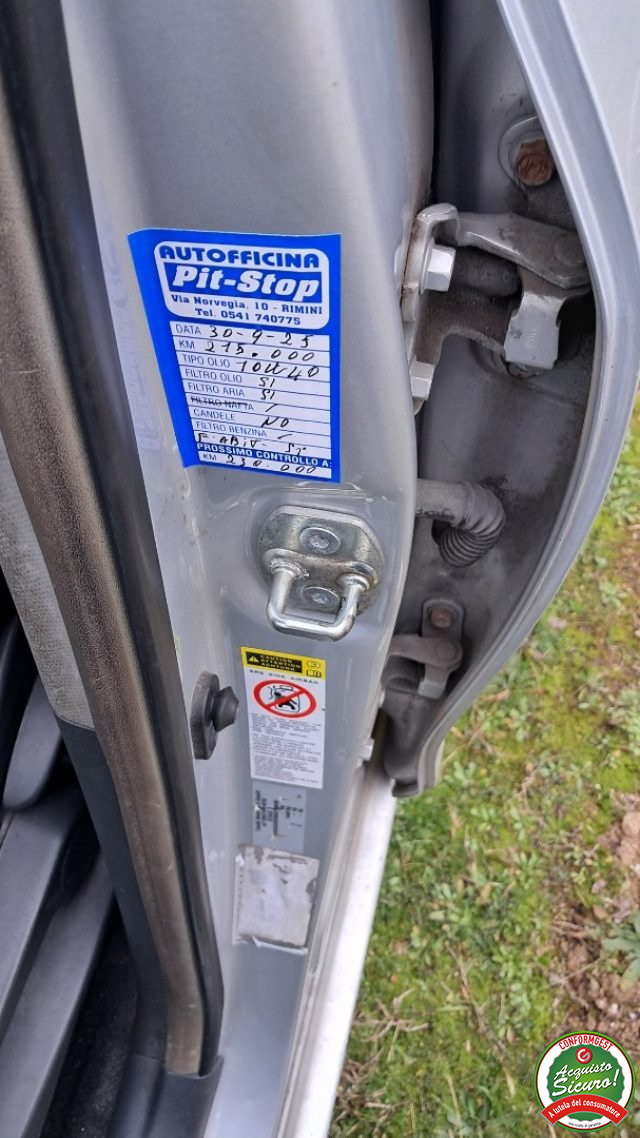 TOYOTA Yaris usata, con Alzacristalli elettrici