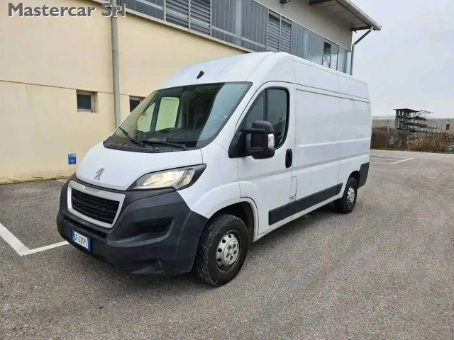 PEUGEOT Boxer usata, con Airbag