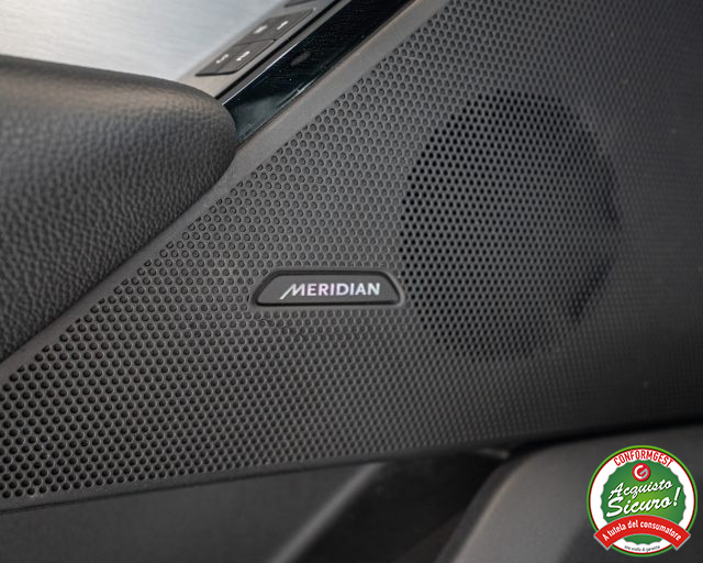 LAND ROVER Range Rover Velar usata, con Touch screen