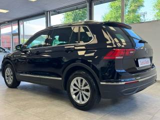VOLKSWAGEN Tiguan usata, con Autoradio