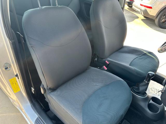 TOYOTA Yaris usata, con Specchietti laterali elettrici