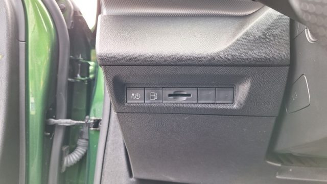 PEUGEOT 308 usata, con Fari LED