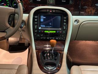 JAGUAR XJ8 usata, con ESP