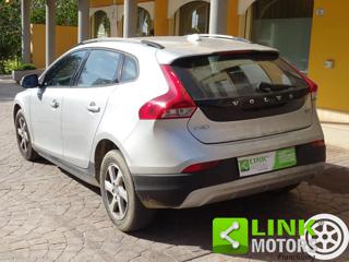 VOLVO V40 Cross Country usata, con Autoradio