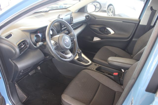 TOYOTA Yaris usata, con Fari LED