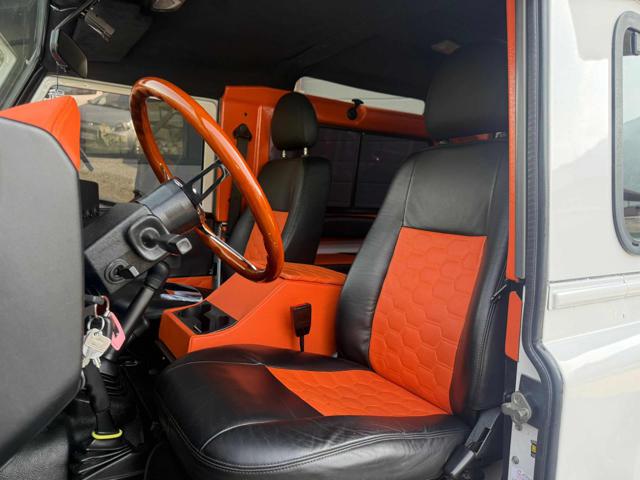 LAND ROVER Defender usata 8