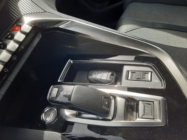 PEUGEOT 3008 usata, con Park Distance Control