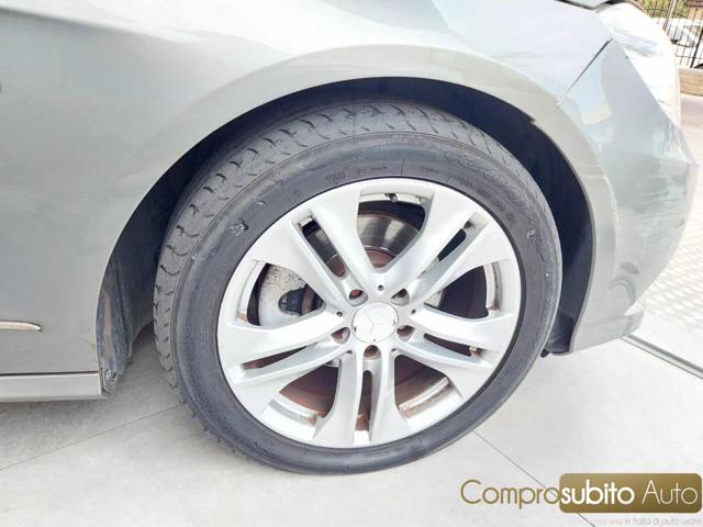 MERCEDES-BENZ E 220 usata 32
