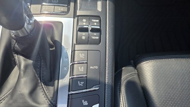 PORSCHE Macan usata, con Leve al volante