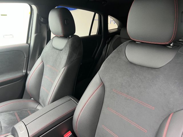 MERCEDES-BENZ GLA 180 usata, con Vivavoce