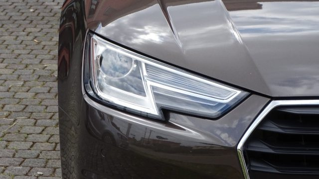 AUDI A4 usata, con Volante multifunzione
