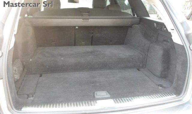 MERCEDES-BENZ E 300 usata, con Sedile posteriore sdoppiato