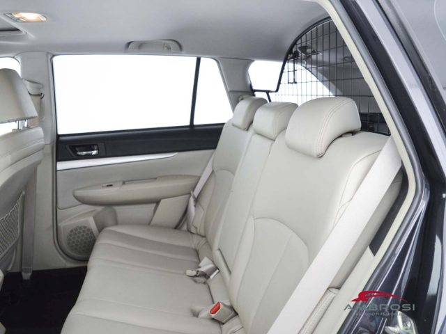 SUBARU OUTBACK usata 9