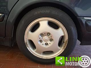 MERCEDES-BENZ E 200 usata 36