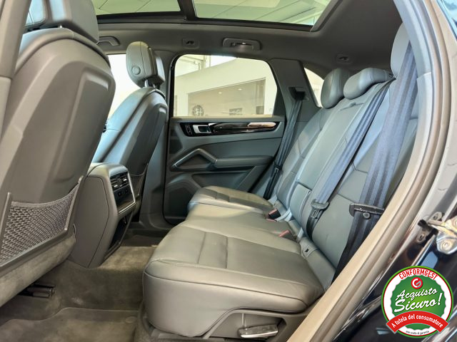 PORSCHE Cayenne usata, con USB