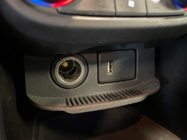 OPEL Zafira usata, con USB