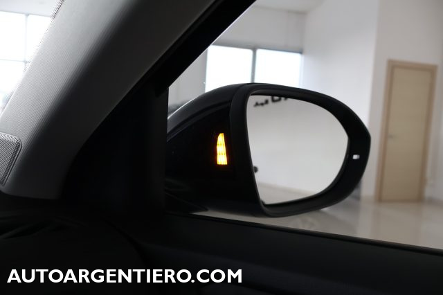 VOLKSWAGEN T-Roc usata, con Volante in pelle