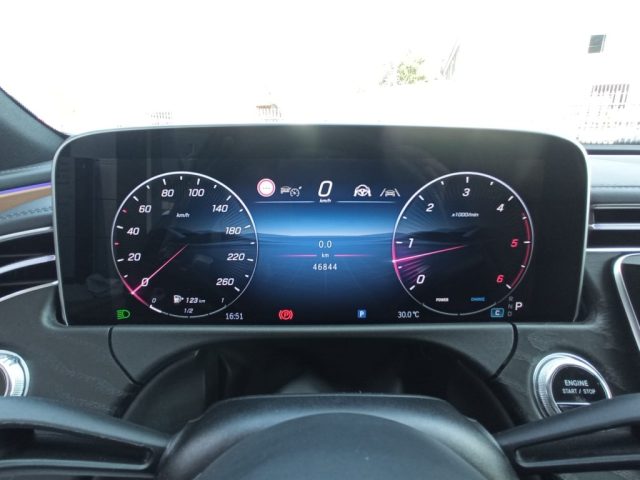 MERCEDES-BENZ E 220 usata, con Regolazione elettrica sedili