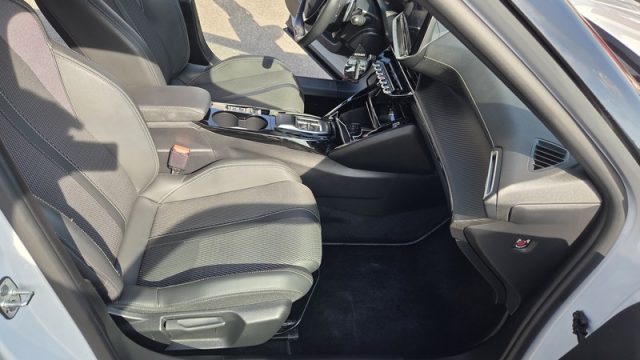 PEUGEOT 2008 usata, con Controllo automatico clima