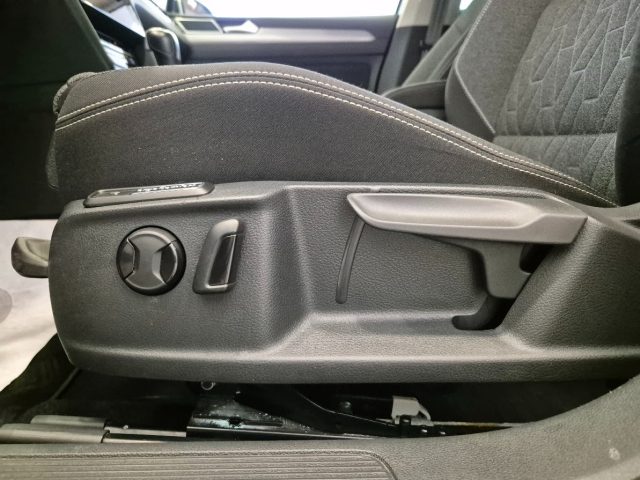 VOLKSWAGEN Passat Variant usata, con Volante multifunzione