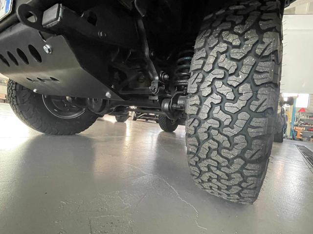LAND ROVER Defender usata, con Bracciolo