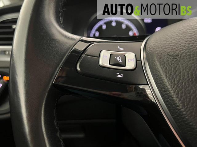 VOLKSWAGEN Golf usata, con USB