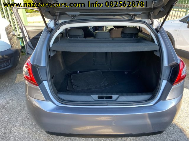 PEUGEOT 308 usata, con Sensori di parcheggio anteriori