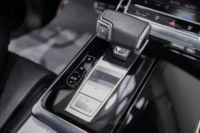 AUDI Q8 usata, con Specchietti laterali elettrici