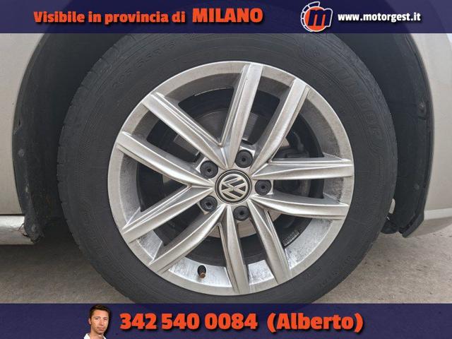 VOLKSWAGEN Golf usata, con USB