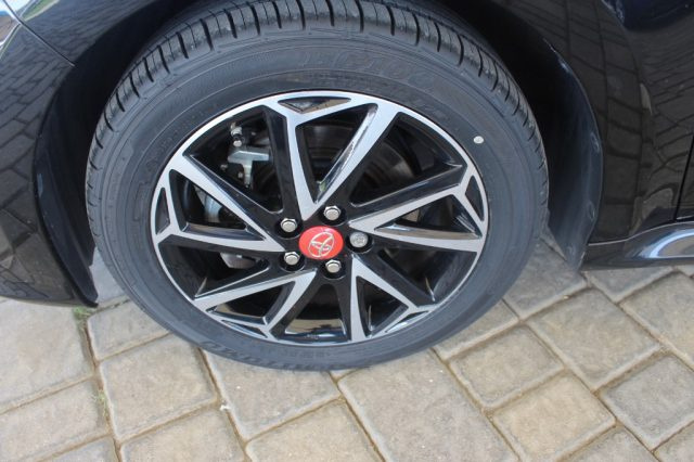 TOYOTA Yaris usata, con Volante in pelle