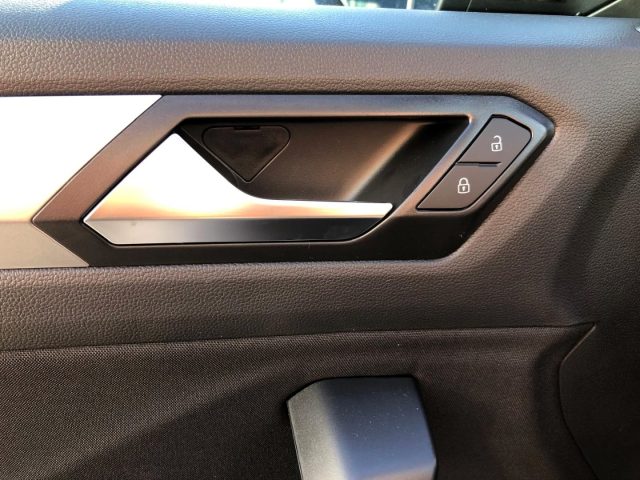 VOLKSWAGEN T-Roc usata, con Volante in pelle