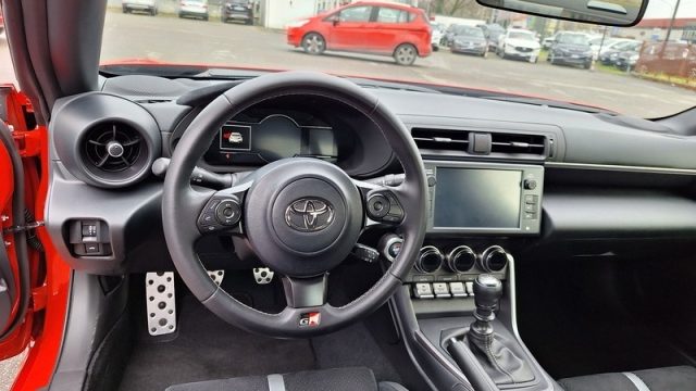 TOYOTA GR86 usata, con USB