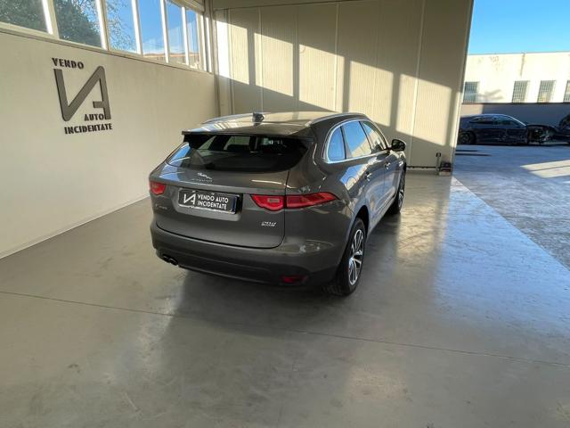 JAGUAR F-Pace usata, con Boardcomputer