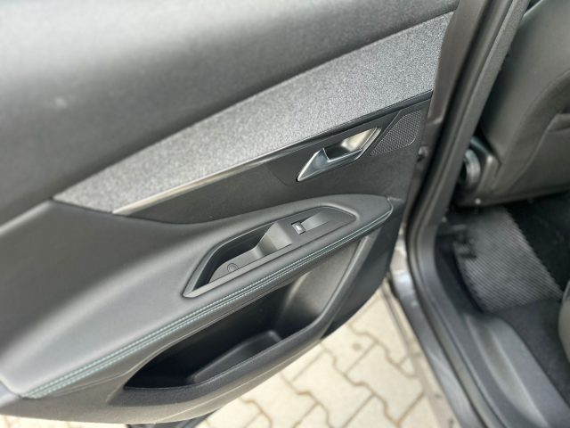 PEUGEOT 3008 usata, con USB