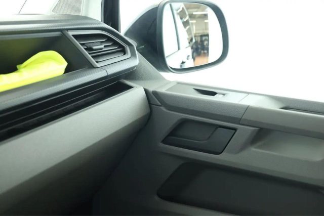 VOLKSWAGEN Caravelle usata, con Bluetooth