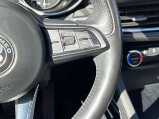 ALFA ROMEO Stelvio usata, con Autoradio digitale