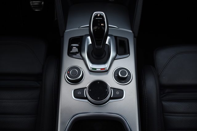 ALFA ROMEO Stelvio usata, con Portellone posteriore elettrico