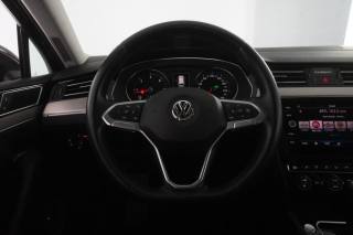 VOLKSWAGEN Passat usata 11