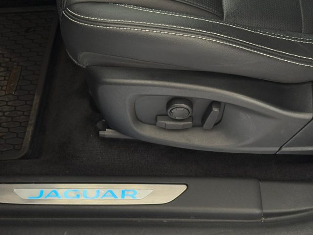 JAGUAR E-Pace usata, con Autoradio