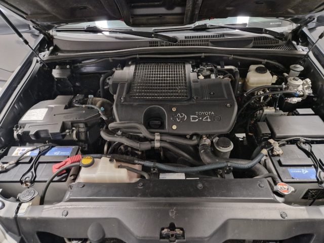 TOYOTA Land Cruiser usata 24