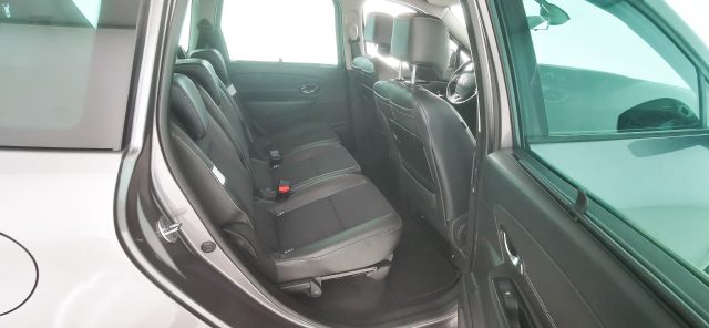 RENAULT Scenic usata, con Sensori di parcheggio posteriori