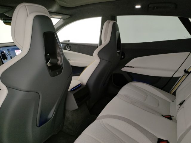 LOTUS Emeya usata, con Servosterzo