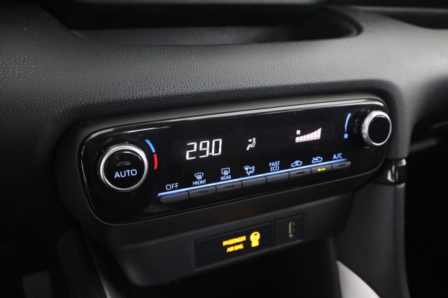 TOYOTA Yaris usata 8