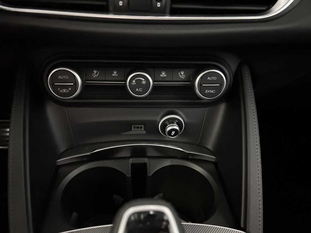 ALFA ROMEO Stelvio usata, con Sensore di luce