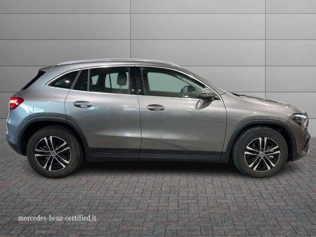 MERCEDES-BENZ GLA 180 usata, con Alzacristalli elettrici