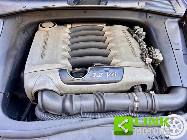 PORSCHE Cayenne usata, con Telecamera per parcheggio assistito