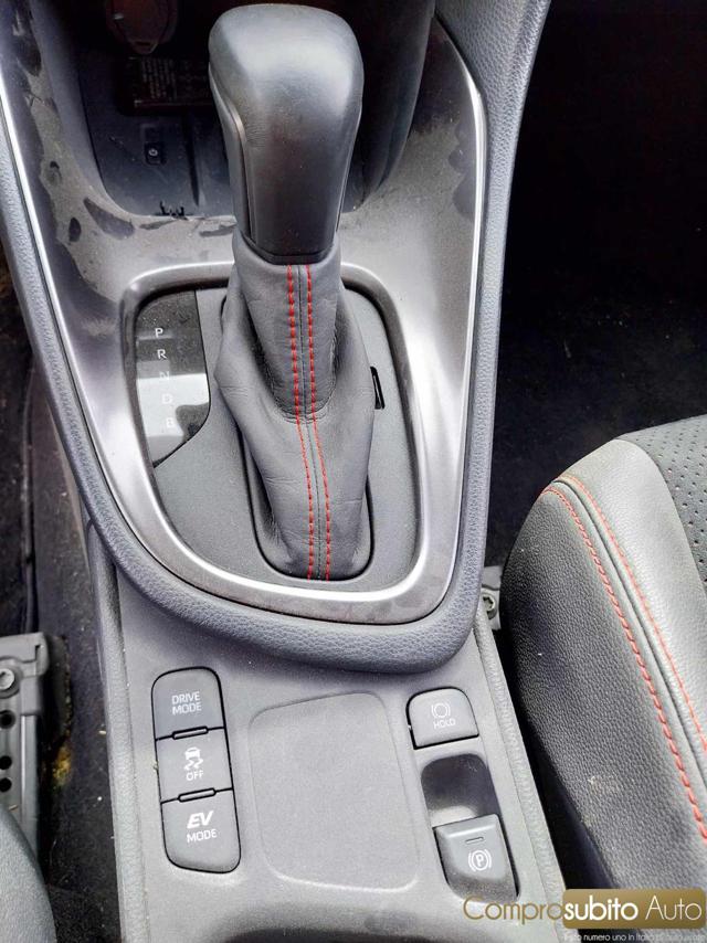 TOYOTA Yaris usata 18