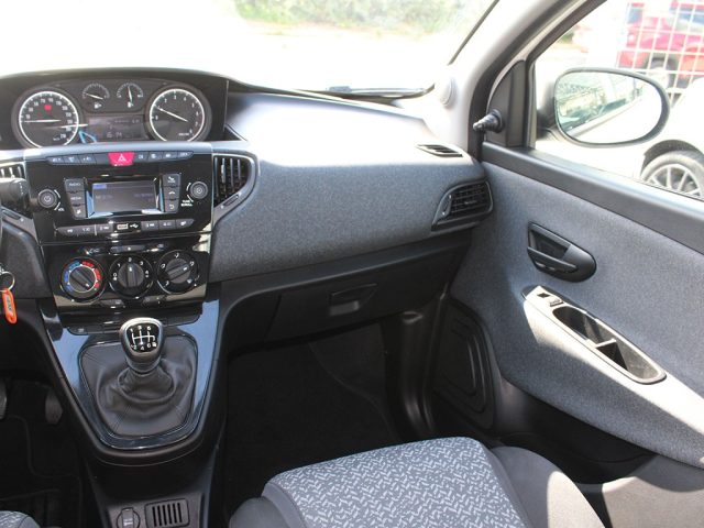 LANCIA Ypsilon usata, con Autoradio digitale