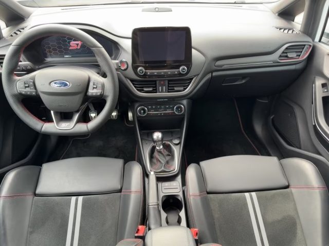 FORD Fiesta usata, con Autoradio