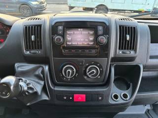 PEUGEOT Boxer usata, con Touch screen
